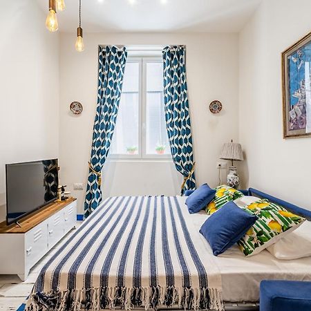 Studio Travel 24M2, 120M Vieux-Port ,Clim , Wifi ,Acces Autonome Avec Code Marseille Exterior photo