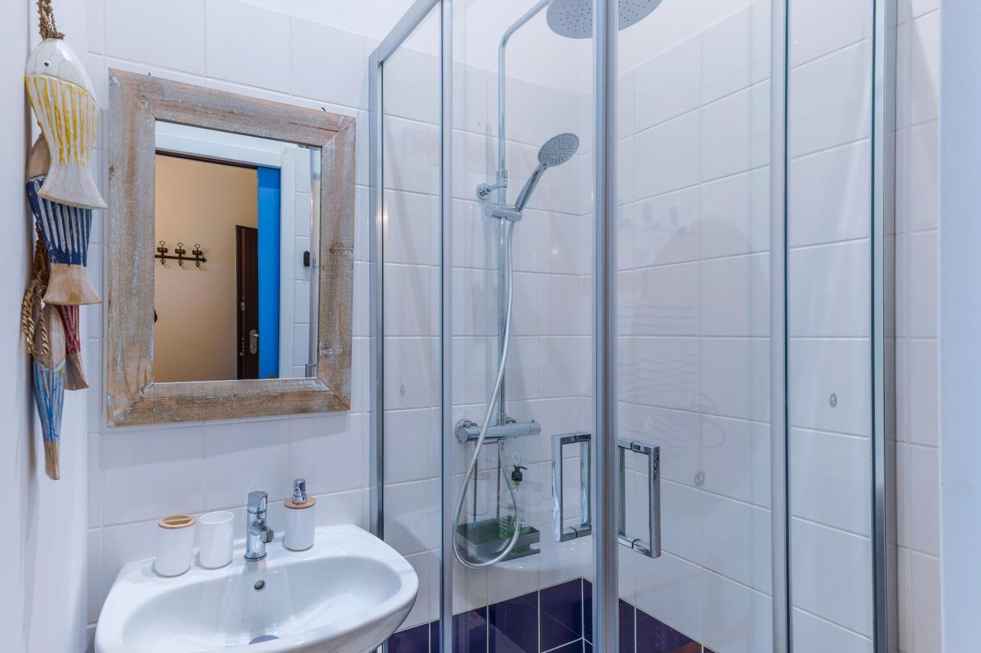 Studio Travel 24M2, 120M Vieux-Port ,Clim , Wifi ,Acces Autonome Avec Code Marseille Exterior photo